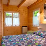 Camping Glamping Villaggio Parco Dei Castagni 4 Stelle 4*