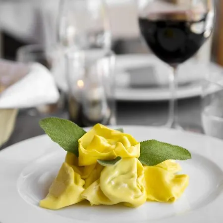 Glamping Villaggio Parco Dei Castagni 4 Stelle 4*