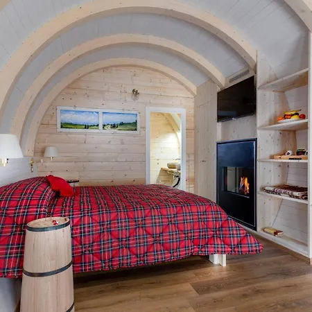 Parque de Campismo Glamping Villaggio Parco Dei Castagni 4 Stelle