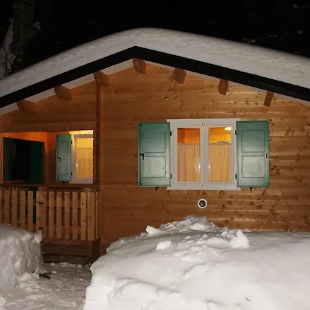 Parque de Campismo Glamping Villaggio Parco Dei Castagni 4 Stelle