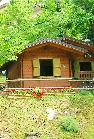 Parque de Campismo Glamping Villaggio Parco Dei Castagni 4 Stelle