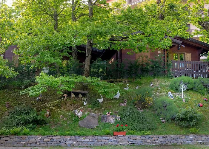 Glamping Villaggio Parco Dei Castagni 4 Stelle Kamp alanı