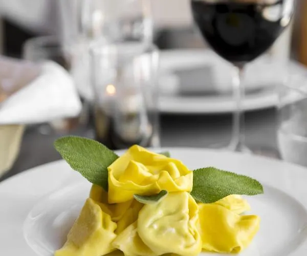 Glamping Villaggio Parco Dei Castagni 4 Stelle 4*