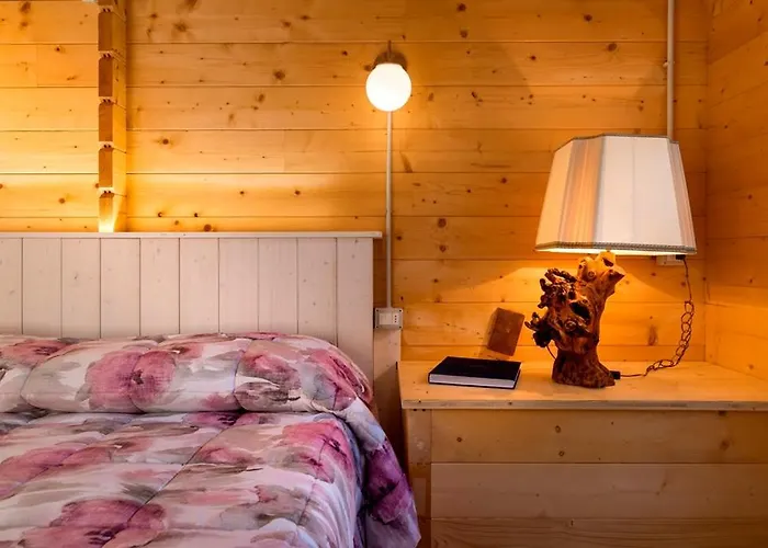 Glamping Villaggio Parco Dei Castagni 4 Stelle Kamp alanı