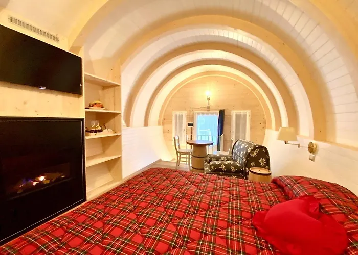 Kamp alanı Glamping Villaggio Parco Dei Castagni 4 Stelle 4*