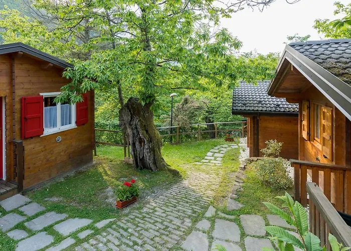 Glamping Villaggio Parco Dei Castagni 4 Stelle キャンプ場 モンテクレート