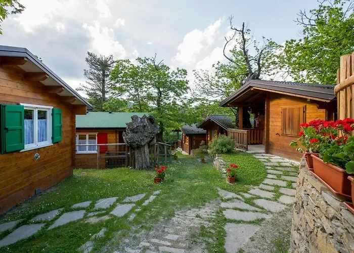 Glamping Villaggio Parco Dei Castagni 4 Stelle Kamp alanı 4*
