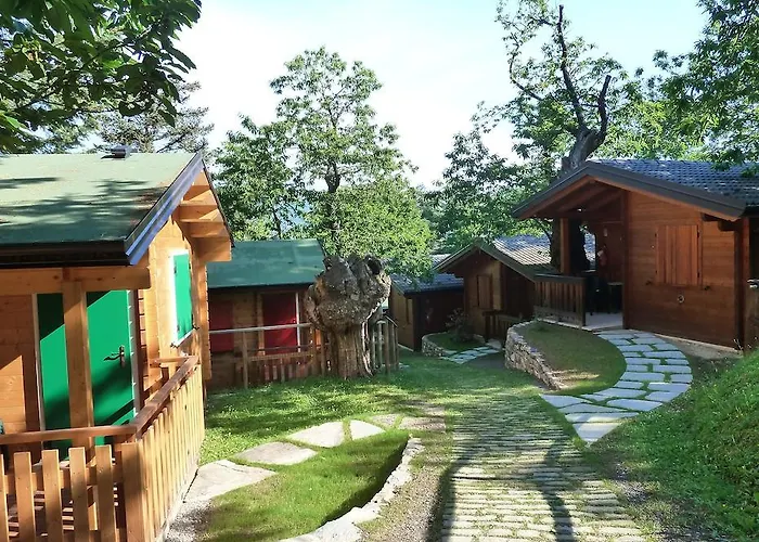 Кемпинг Glamping Villaggio Parco Dei Castagni 4 Stelle Монтекрето