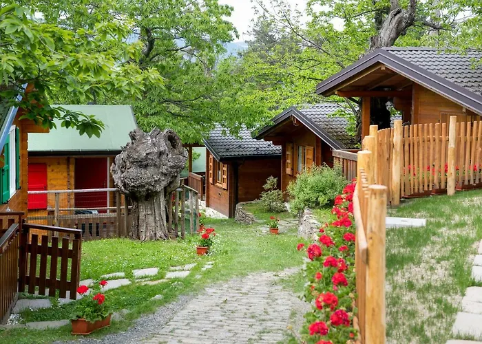 Glamping Villaggio Parco Dei Castagni 4 Stelle Монтекрето